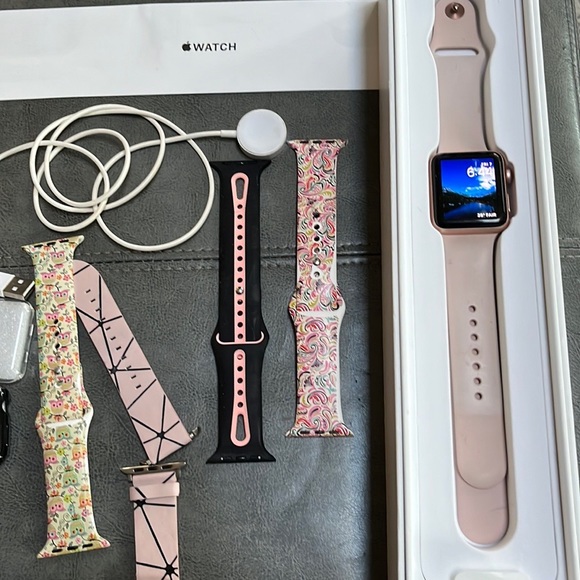 Apple Watch 3 with GPS + Cellular - Picture 8 of 9